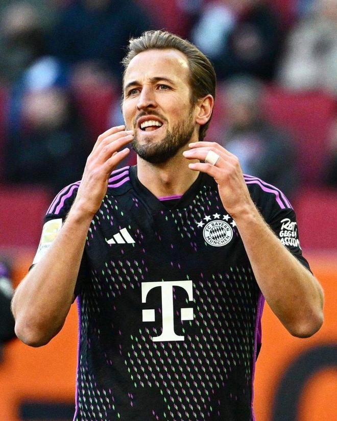 猛龙出现忠实美女球迷！身材火辣的她已连续多个赛季坐场边看球